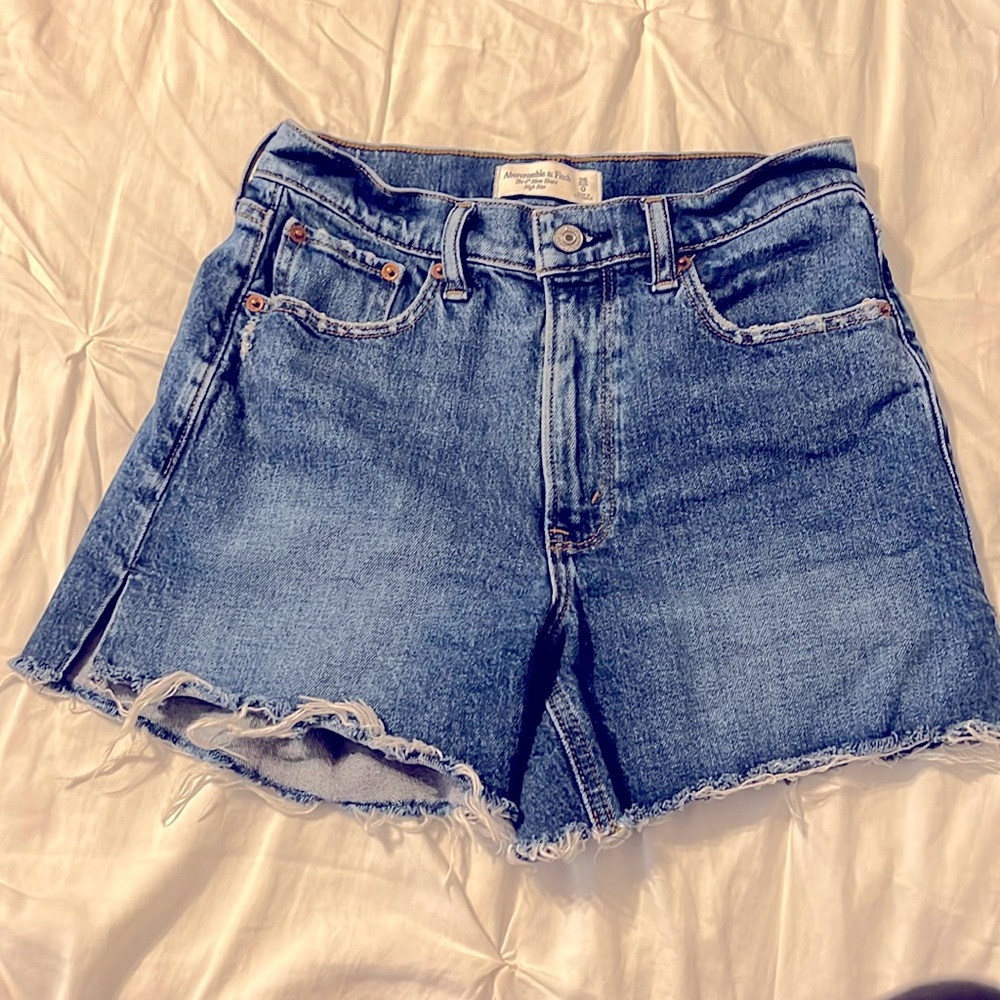 Abercrombie& Fitch higher rise Jean shorts